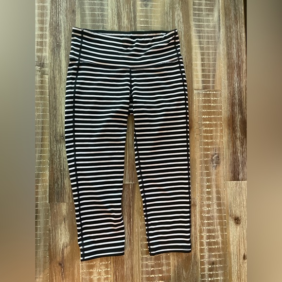 ATHLETA Chaturanga Striped Capri Leggings Stripe Black & White size S - Picture 3 of 5
